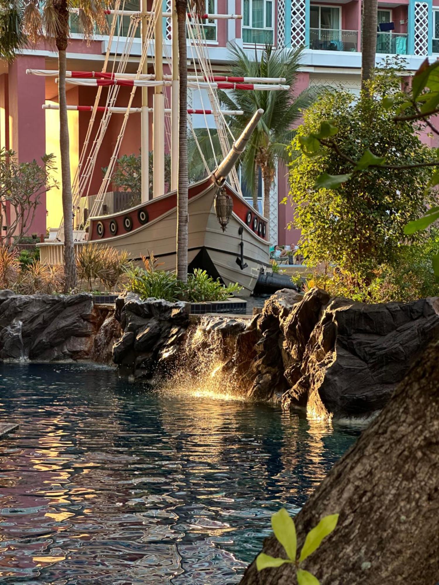 Grande Caribbean Resort Pattaya Exterior foto